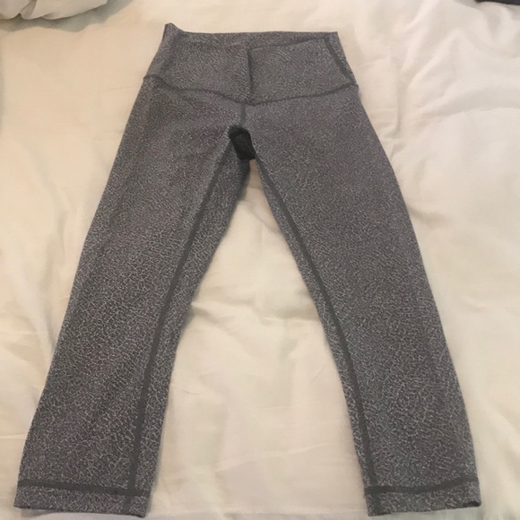 Cropped Lulu-Lemon Leggings - Picture 4 of 4